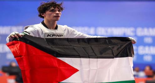 دع العلم مرفوعًا.. عمر إسماعيل يحمل أحلام فلسطين في أولمبياد باريس (فيديو) 